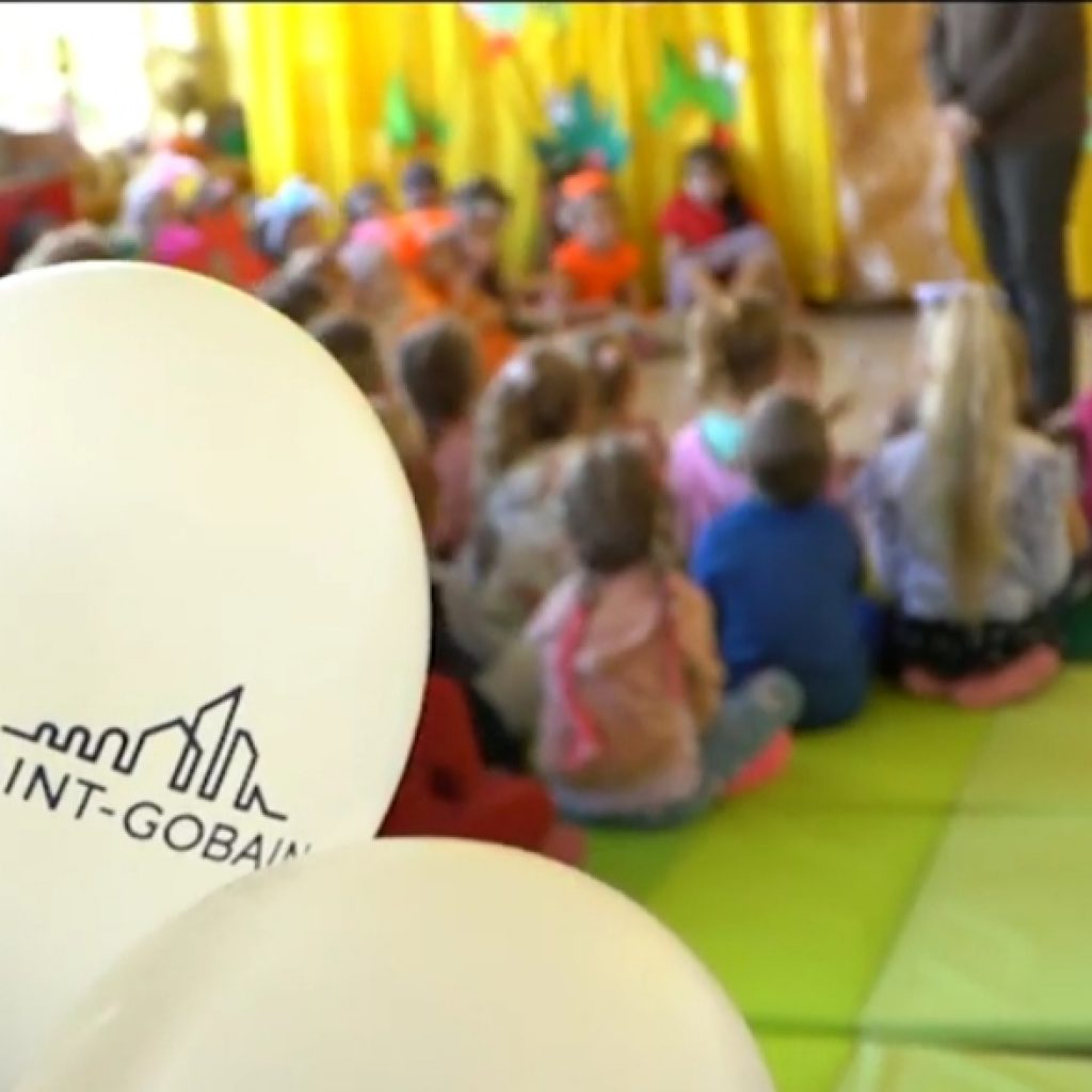balony z logo firmy "Saint - Gobain"